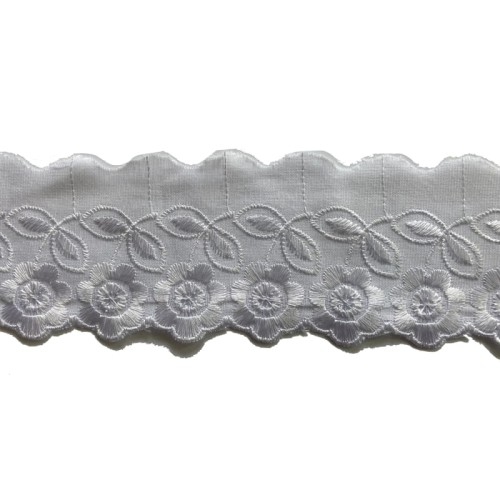 Haft na batyście - 510 - biały - 5,5cm