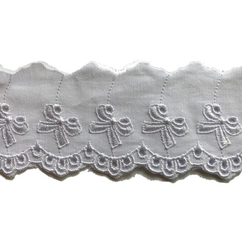 Haft na batyście - 2073 - biały - 5cm