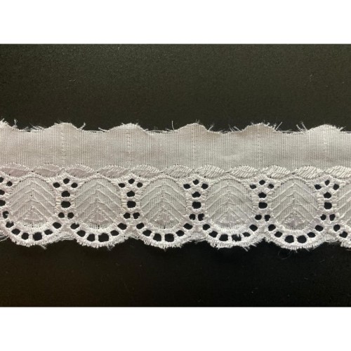 Haft na batyście - 0448 - biały - 4cm