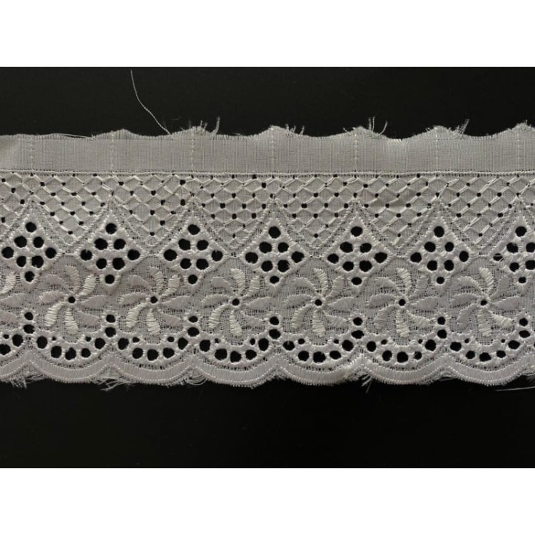 Haft na batyście - 1045, biały - 7,5cm