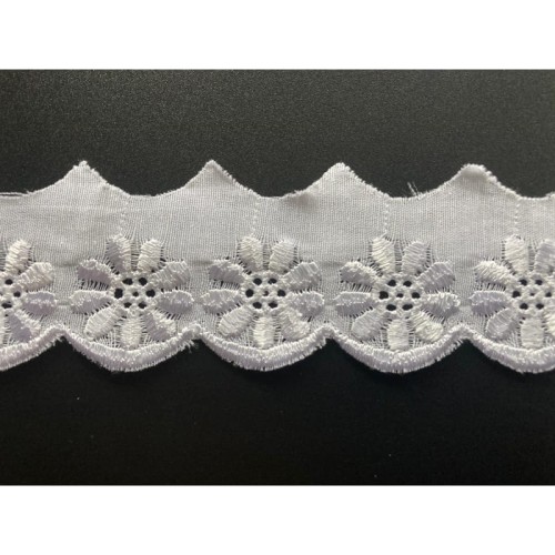 Haft na batyście - 950 - biały - 3,5cm