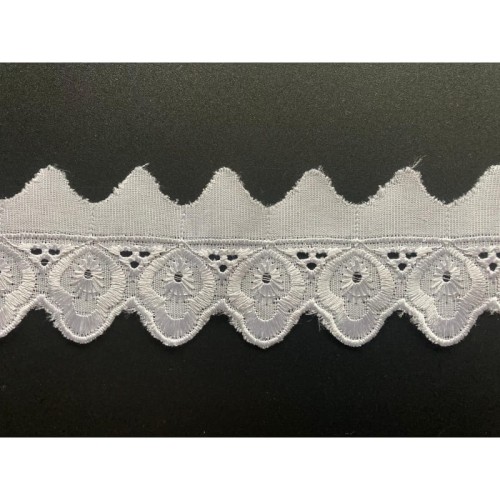 Haft na batyście - 501 - biały - 4cm