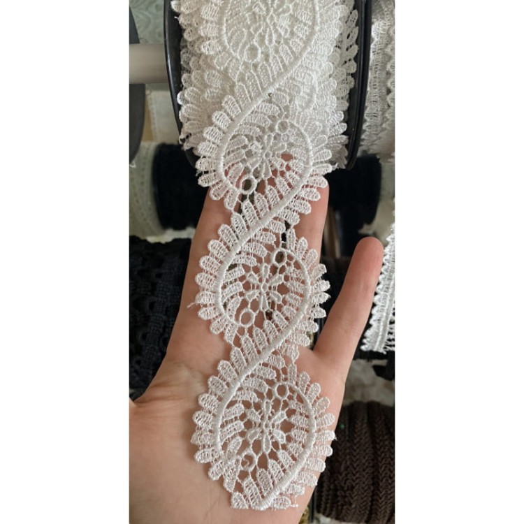 Gipiura - GMB32 - biała śmietankowa - 5,5 cm