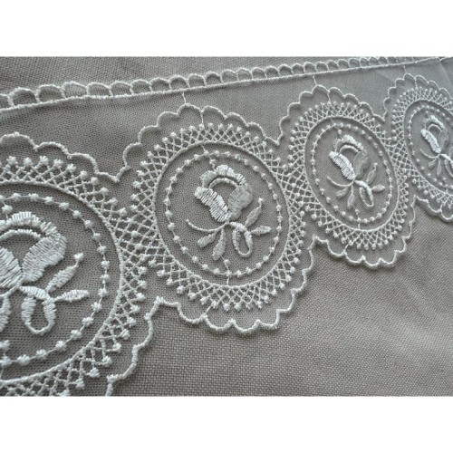 Koronka na tiulu - DT94 - biała śmietankowa - 11 cm